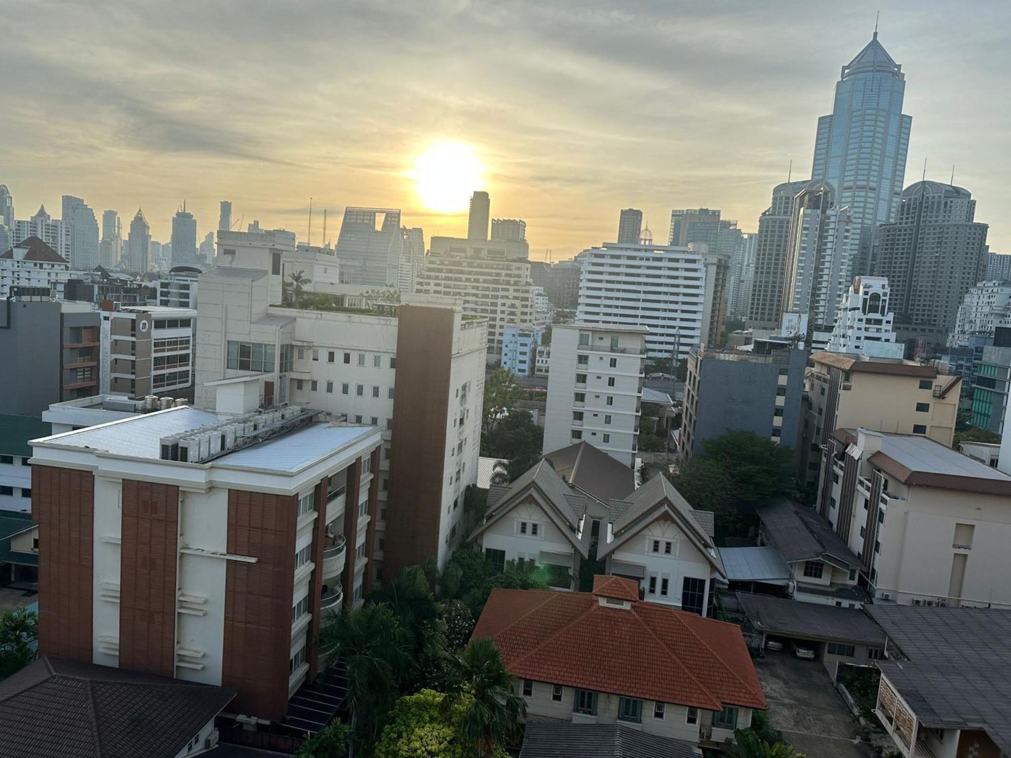 Omni Tower Sukhumvit Nana Direct Banguecoque Exterior foto