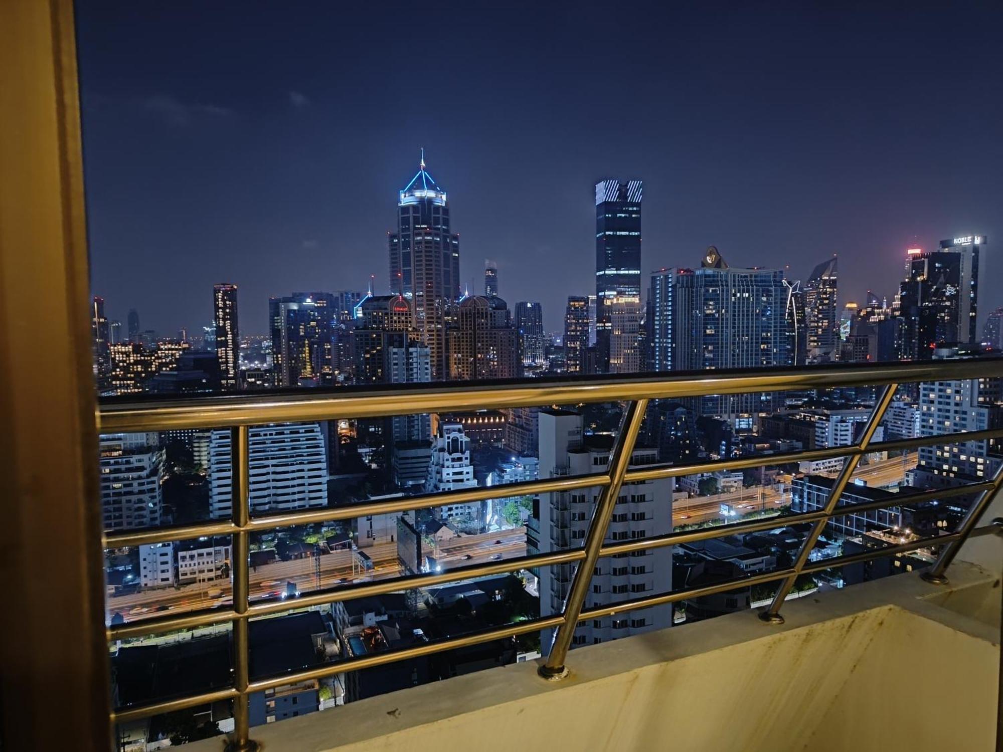 Omni Tower Sukhumvit Nana Direct Banguecoque Exterior foto